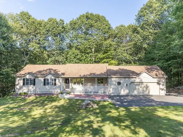 15 Terry Ln, Belchertown, MA 01007