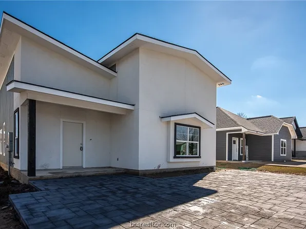 909 Henderson St, Bryan, TX 77803