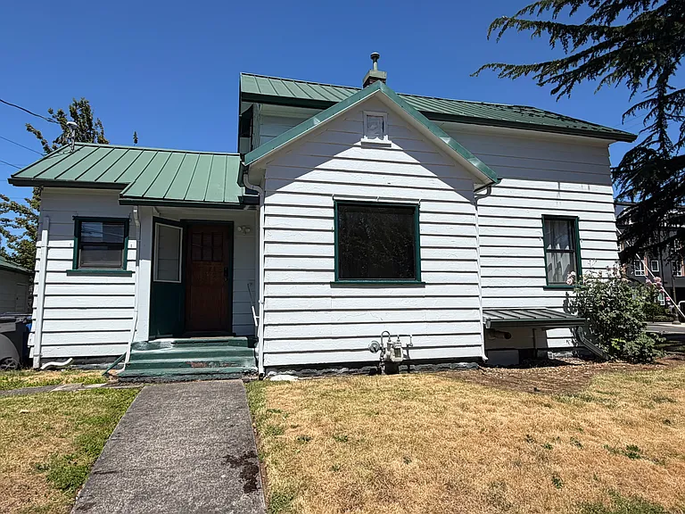 1600 Columbia St — Photo 27