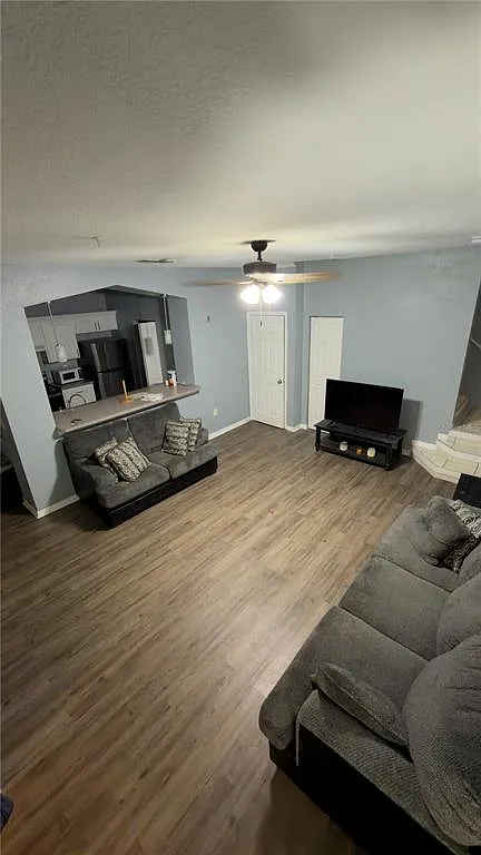 3 bed, 3.5 bath, 2075 sqft, $2,800 — Photo 3