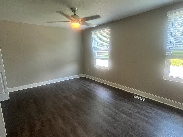 127 Old Meadow Rd — Photo 6