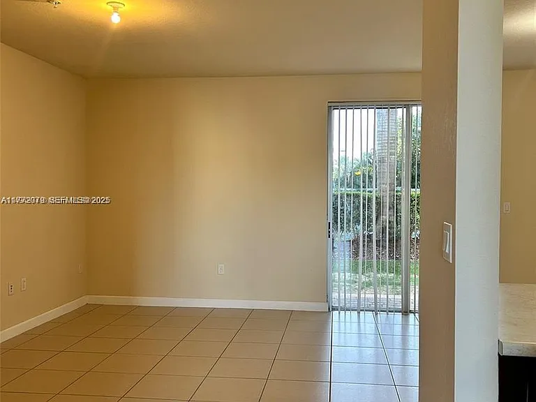 142 SE 28th Ter #7 — Photo 13
