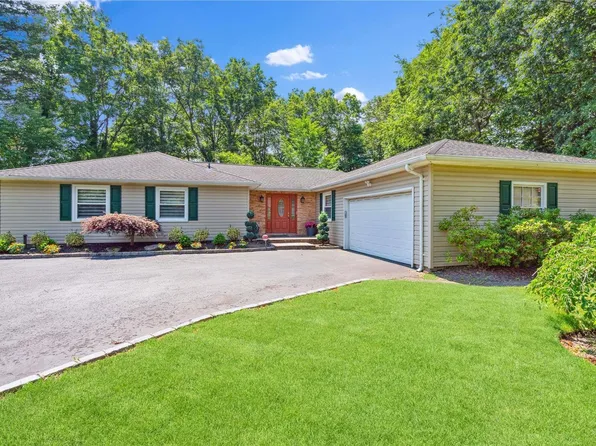 17 Mont Avenue, Dix Hills, NY 11746