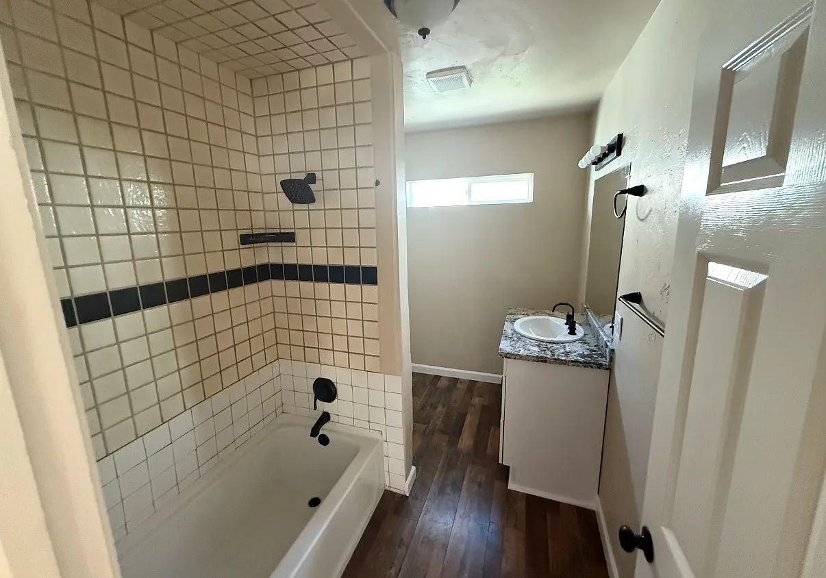 3 bed, 1185 sqft, $1,800 — Photo 3