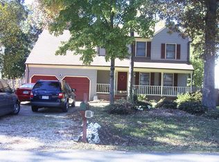 122 Gardenville Dr, Yorktown, VA 23693