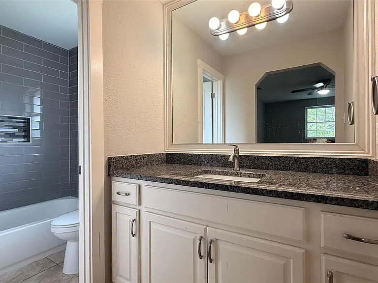 805 Malden Cv — Photo 15