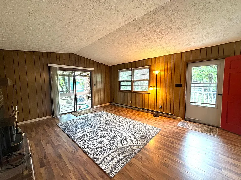 6 Jefferson Cir — Photo 3