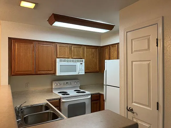 1 bed, 696 sqft, $1,195 — Photo 4