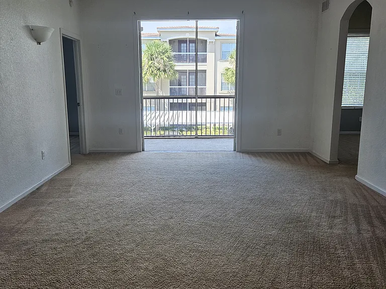 3001 Laurel Park Ln #201 — Photo 18