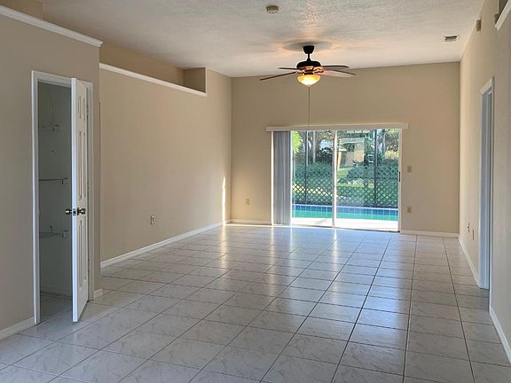 3rd image of 746 Country Woods Cir