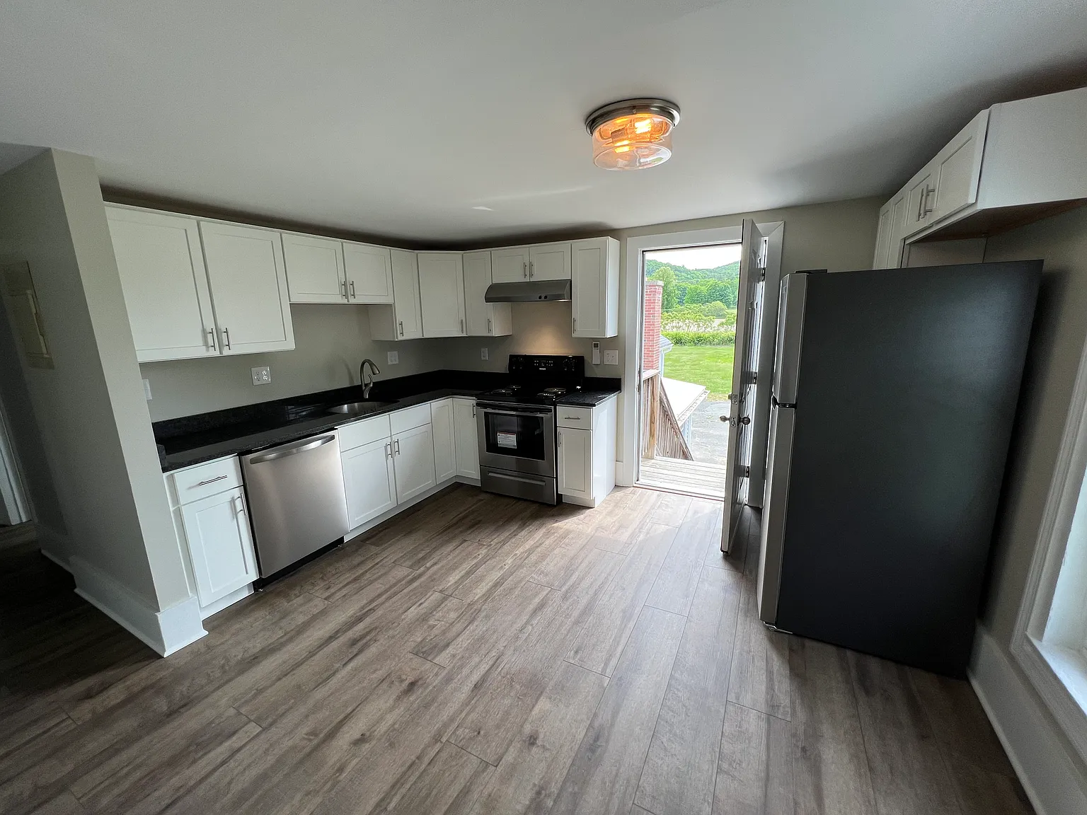 5 bed, 1750 sqft, $3,875 — Photo 1