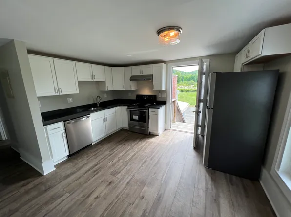 122 S Silver Ln #2, Sunderland, MA 01375
