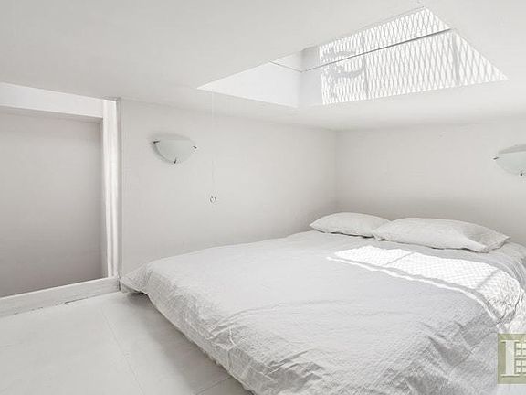 4th image of 3 E 9th St APT 7