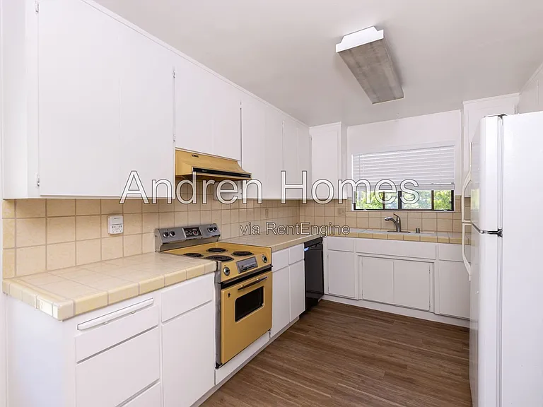 713 Frederick St — Photo 15