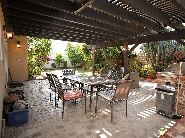18129 Hatteras St — Photo 33