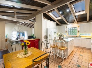 5044 Calderon Rd, Woodland Hills, CA 91364