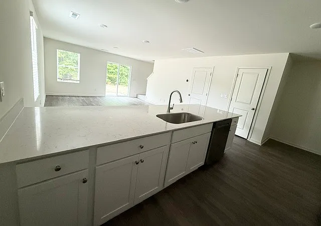 2436A Brookville Dr. - 1 — Photo 3