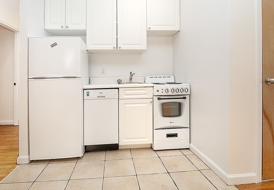 1st image of 55 E 95th St #4C