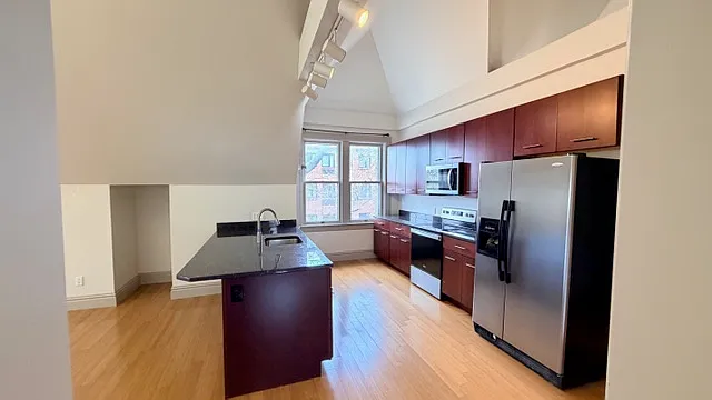 2 bed, 1370 sqft, $1,995 — Photo 3