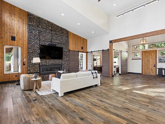 5th image of 25204 N Lords Ln