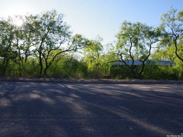 711 N Davidson LOT 5, Karnes City, TX 78118