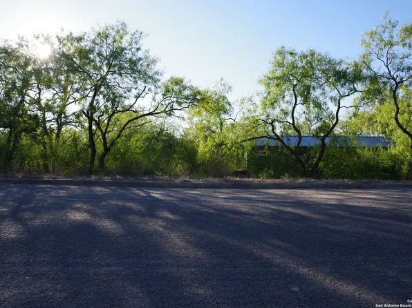 711 N Davidson LOT 5, Karnes City, TX 78118