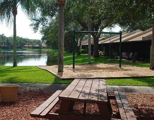 5th image of 1550 NW 98th Ter