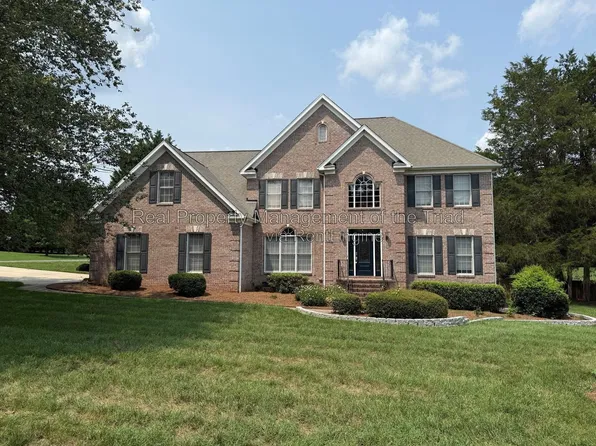 1016 Longhorn Ct, Greensboro, NC 27455