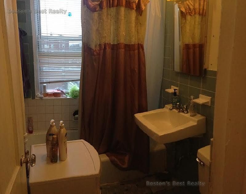 2nd image of 1607 Commonwealth Ave APT 35