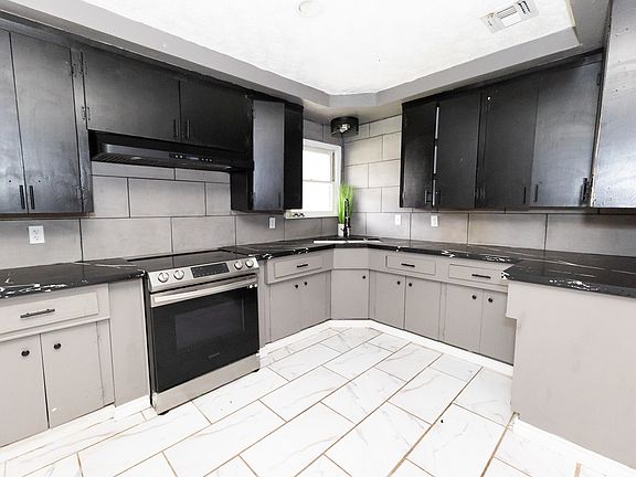 3rd image of 1203 Highland Ave
