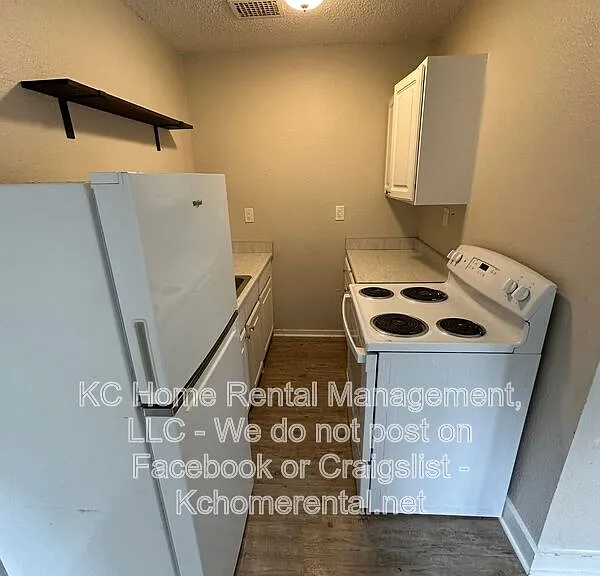 305-307 N Gladstone Blvd #21 — Photo 25