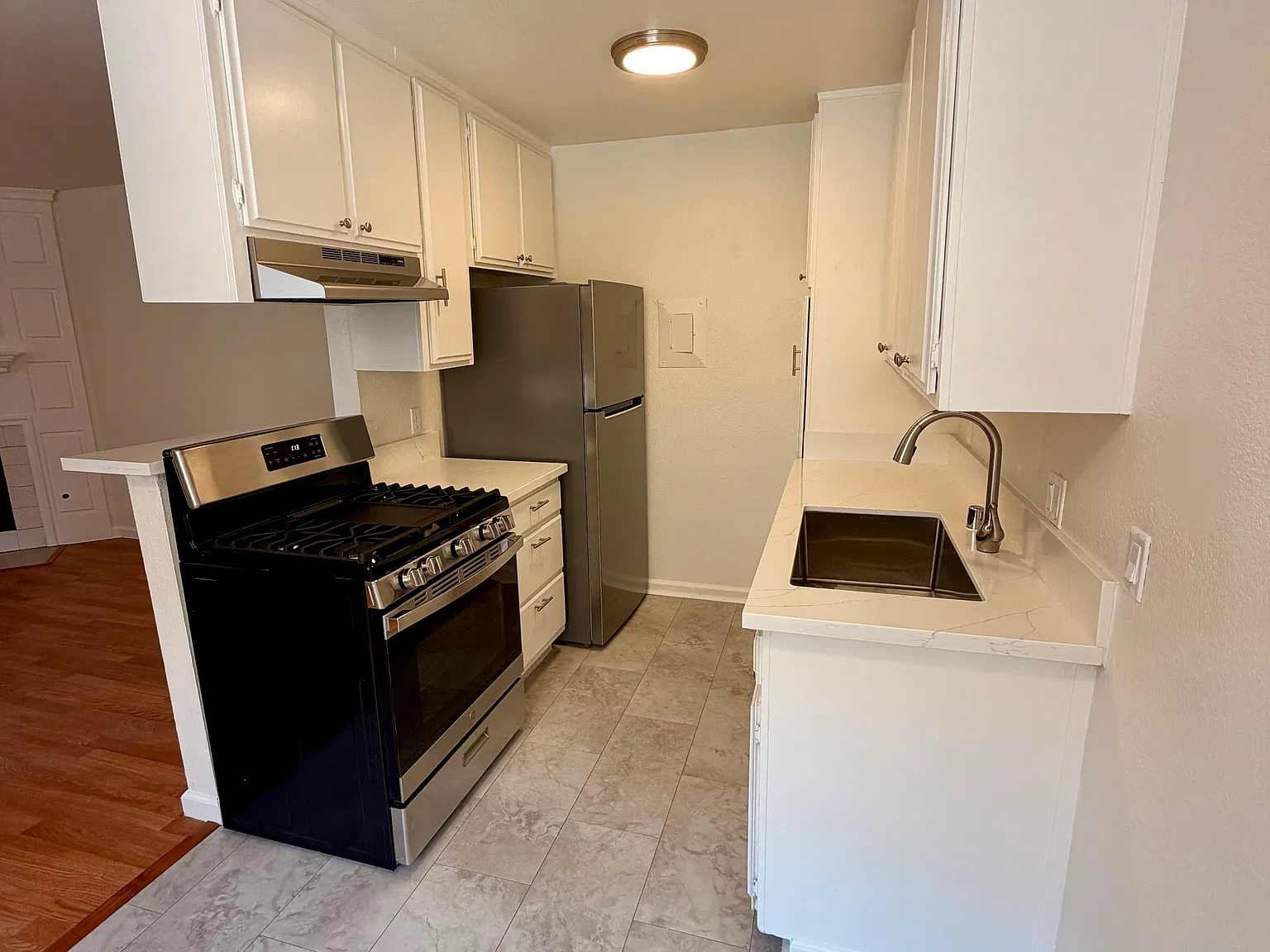 1 bed, 650 sqft, $1,700 — Photo 2