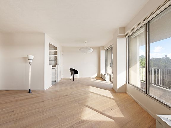 3rd image of 4455 Douglas Ave APT 10C