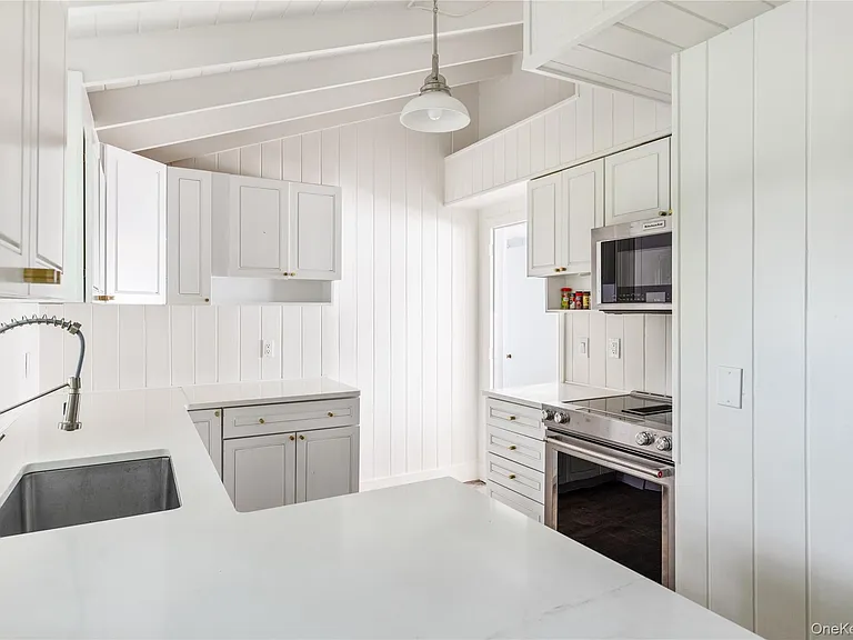 335 Centre Island Rd — Photo 11
