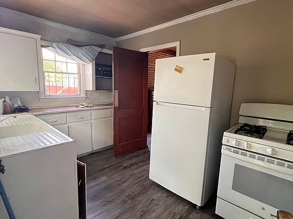 4th image of 2760 Date Ave