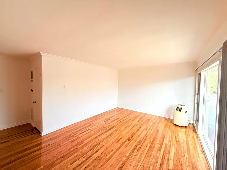 1323 N. Bronson Avenue — Photo 5