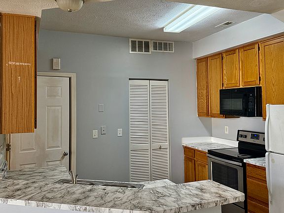 5th image of 916 Prestwick Dr APT C