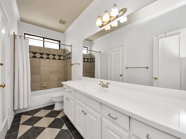 605 W Polk St #B — Photo 34