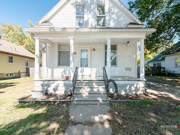 3rd image of 1121 Columbus Ave
