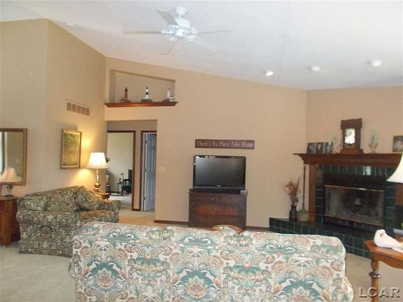 3rd image of 411 W Caneel Dr