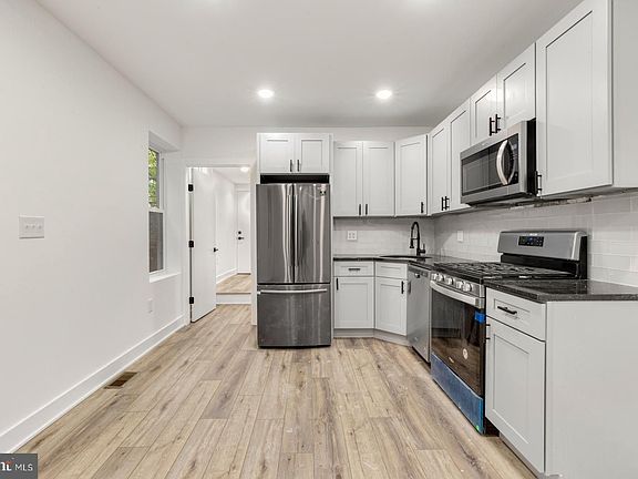 3rd image of 2938 W Girard Ave #1