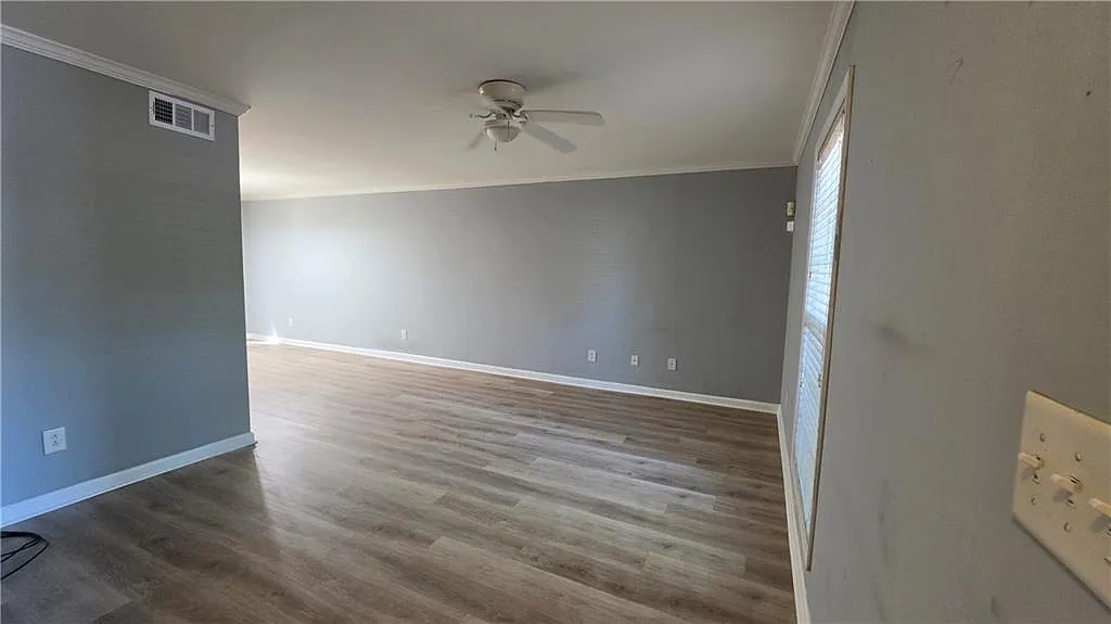 Building Photo - 400 Summer Pl