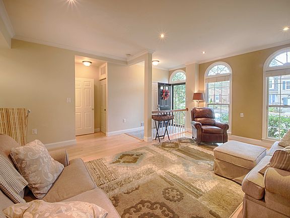 2nd image of 6115 Wellington Commons Dr