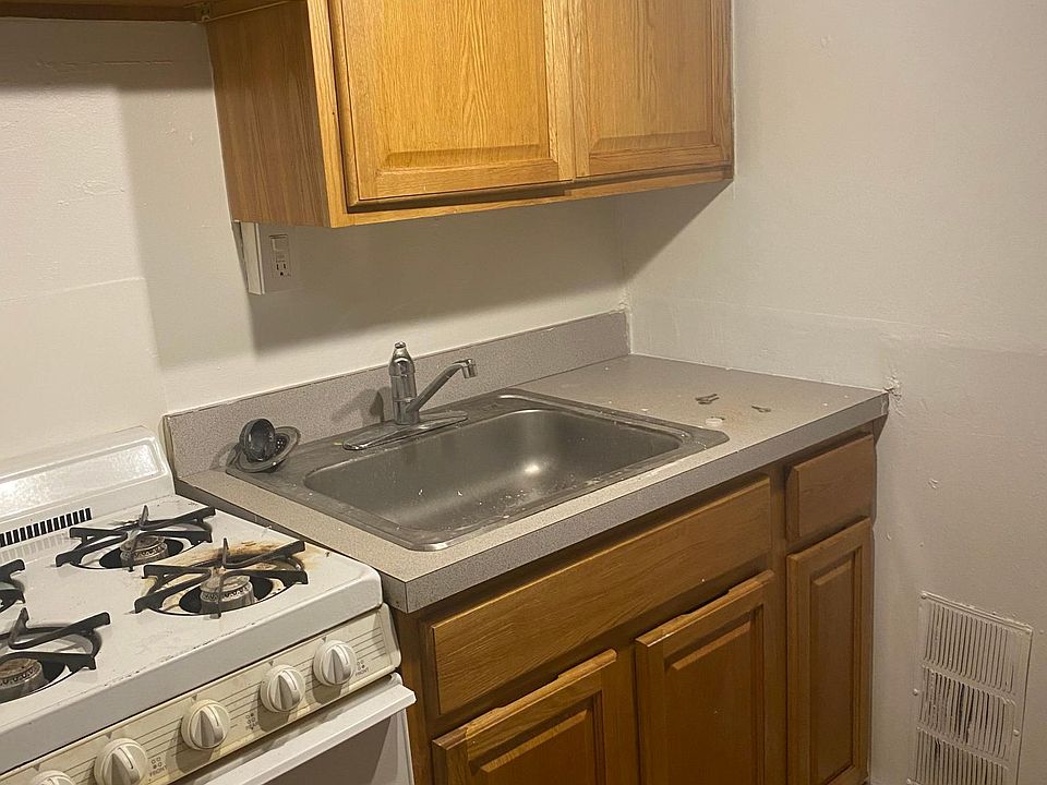 1st image of 311 S Hicks St APT 3C