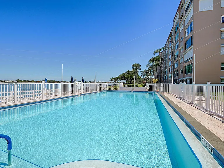 1819 Shore Dr S #103 — Photo 5