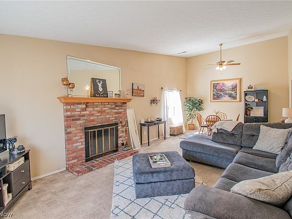 3rd image of 981 Kirkwall Dr #27C