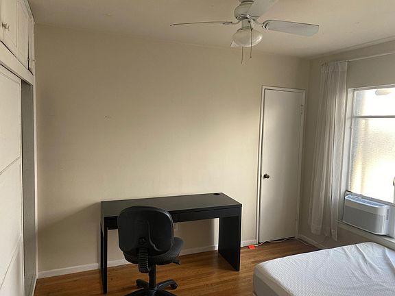 3rd image of 2144 N Beachwood Dr