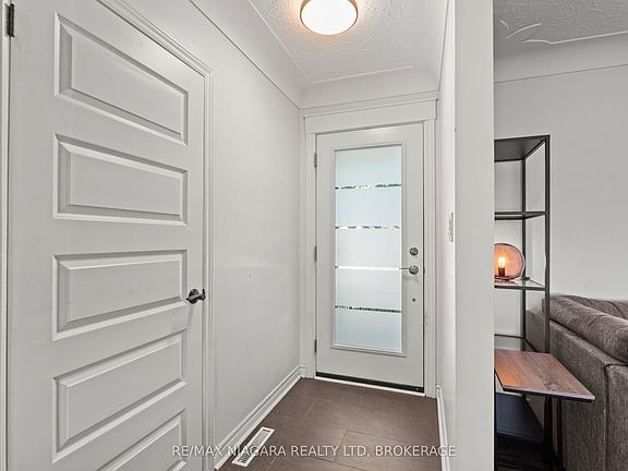 5th image of 67 Maple Park Dr
