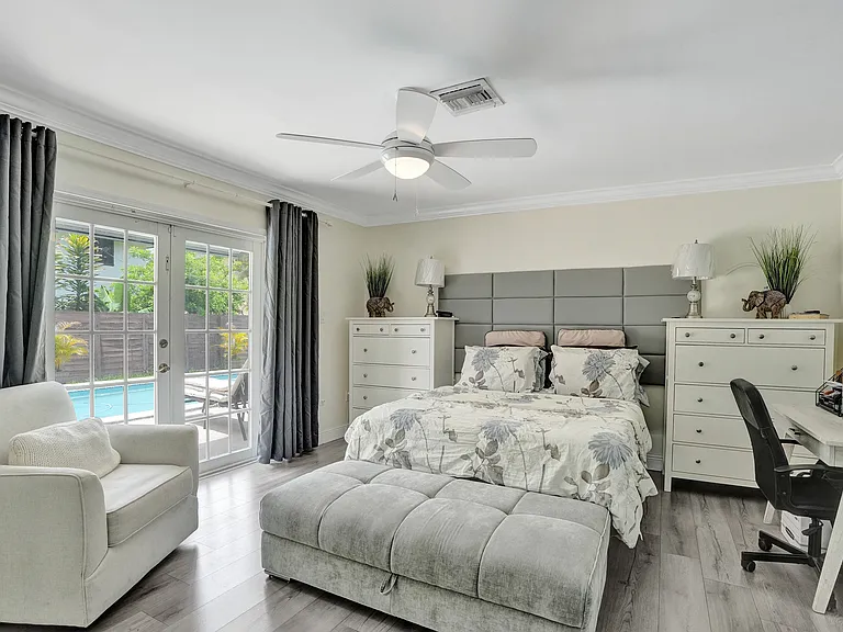 620 SW 100th Ave — Photo 32