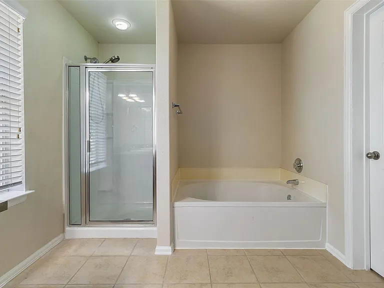 401 Spruce Dr — Photo 28
